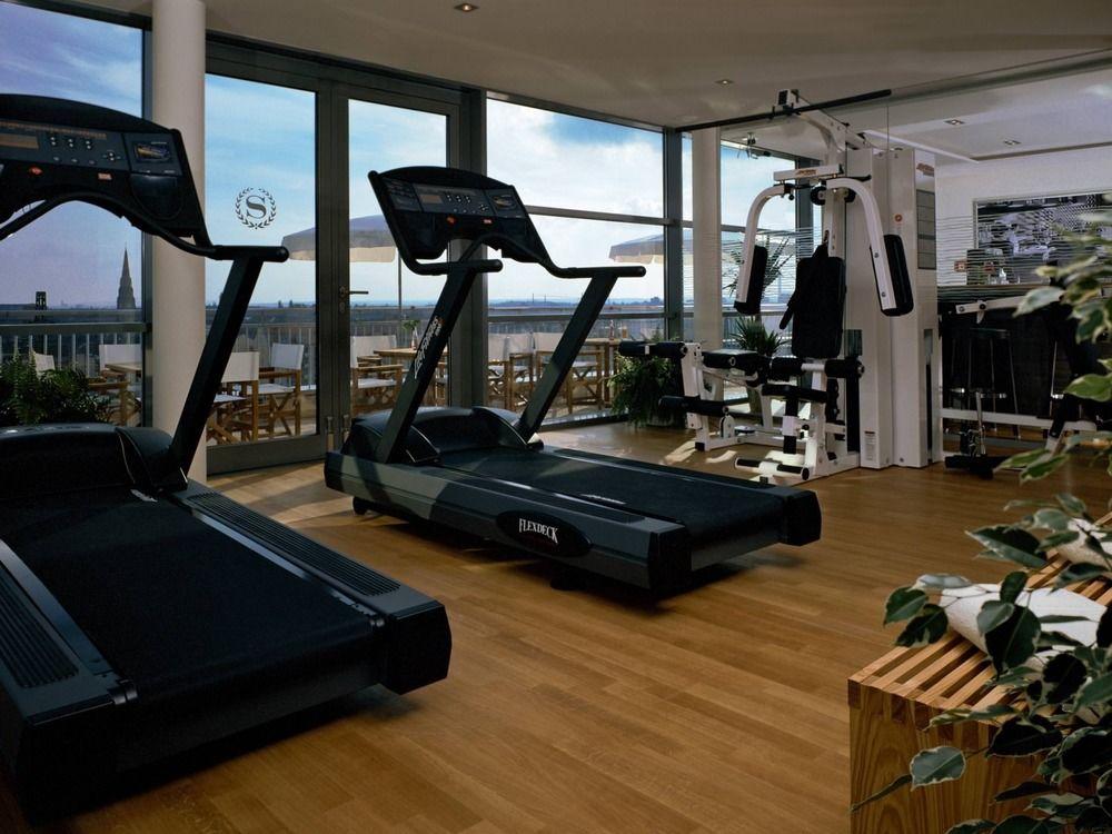 Sheraton Carlton Nuernberg Exterior photo A gym