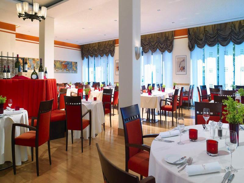 Sheraton Carlton Nuernberg Exterior photo Restaurant