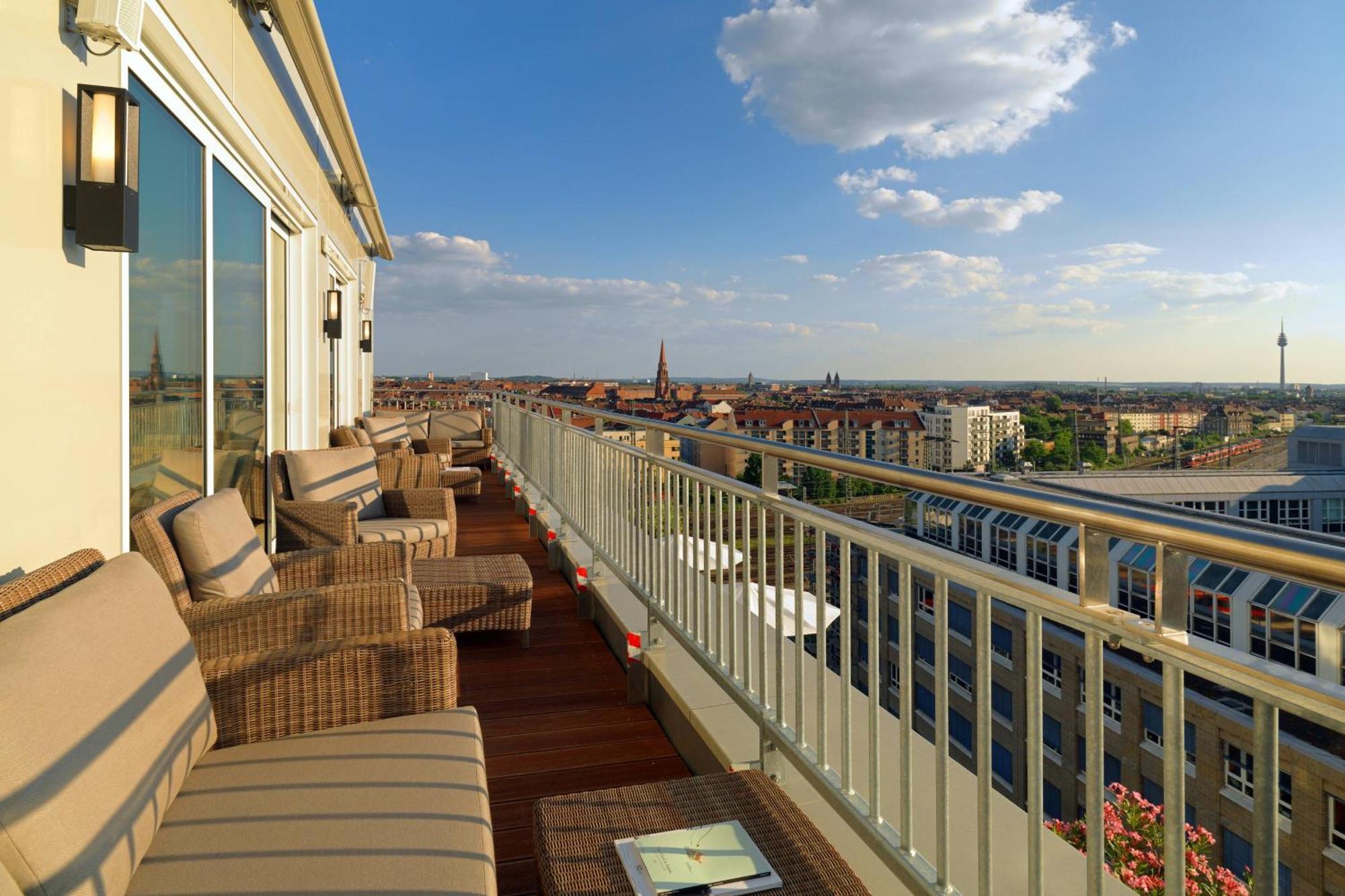 Sheraton Carlton Nuernberg Exterior photo A balcony