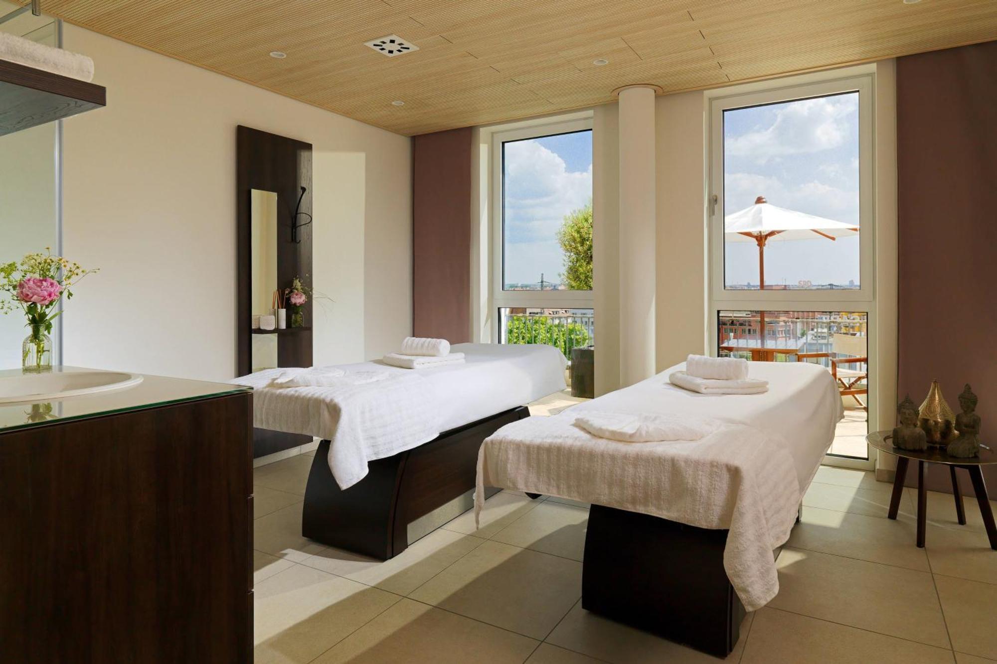 Sheraton Carlton Nuernberg Exterior photo The spa at the InterContinental London The O2