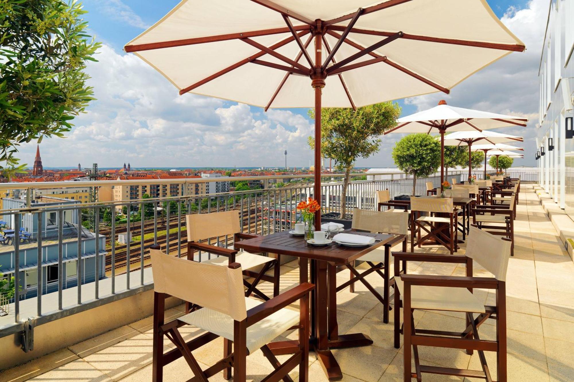 Sheraton Carlton Nuernberg Exterior photo The Terrace