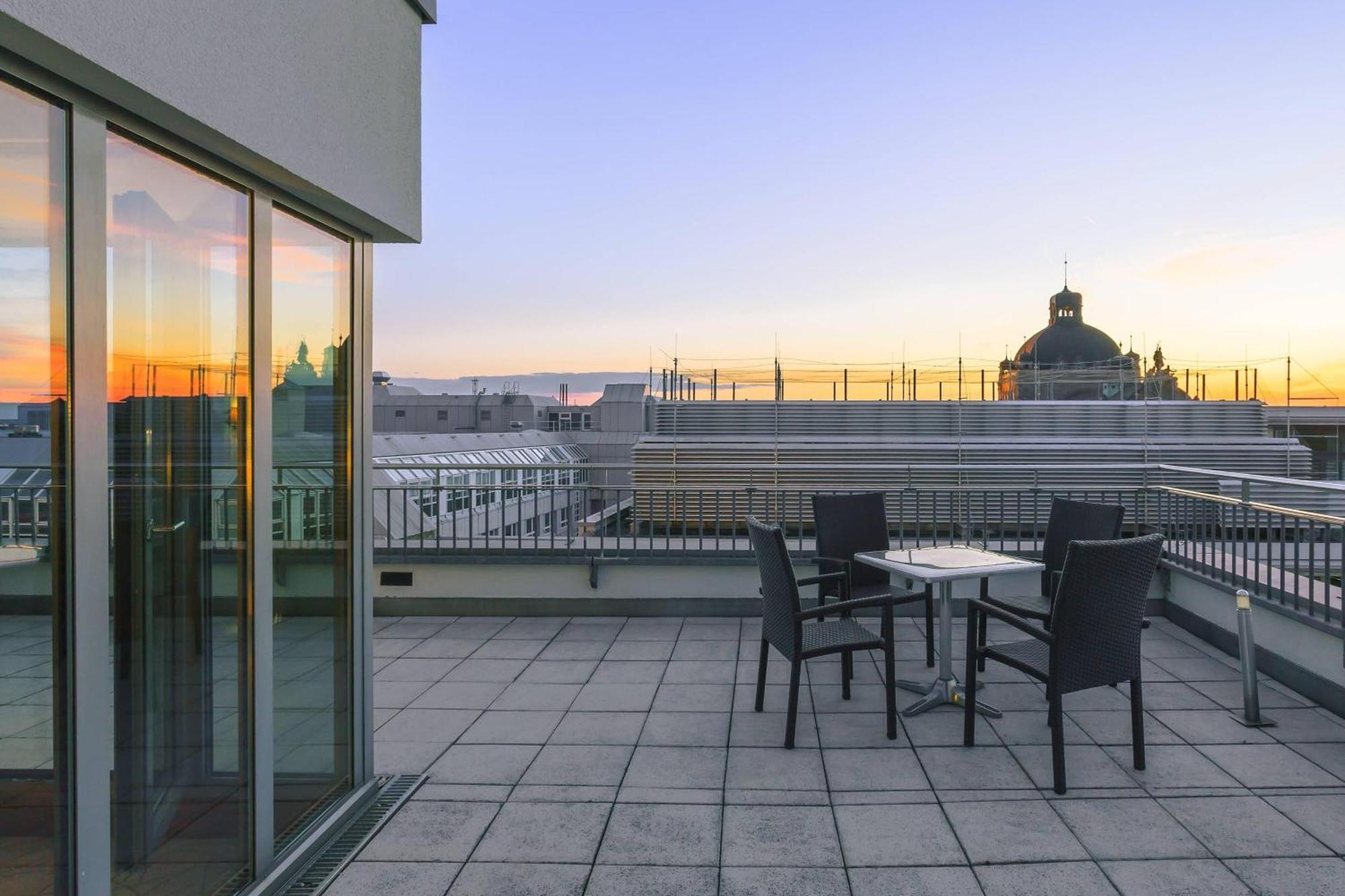 Sheraton Carlton Nuernberg Exterior photo Rooftop terrace