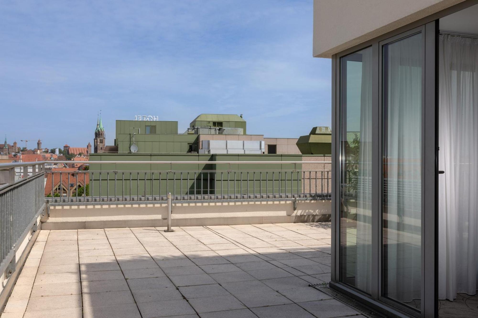 Sheraton Carlton Nuernberg Exterior photo A roof terrace