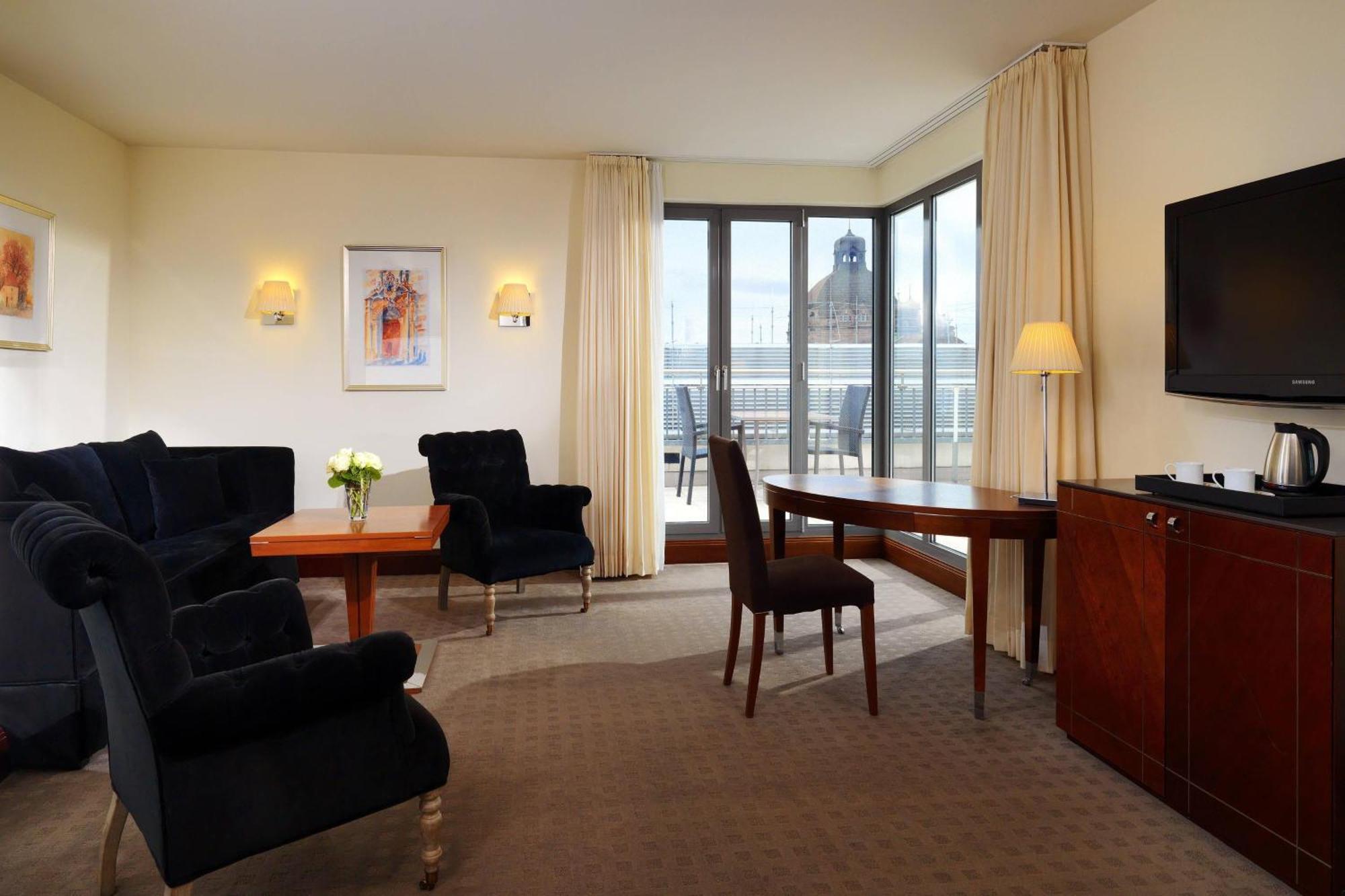 Sheraton Carlton Nuernberg Exterior photo Suite