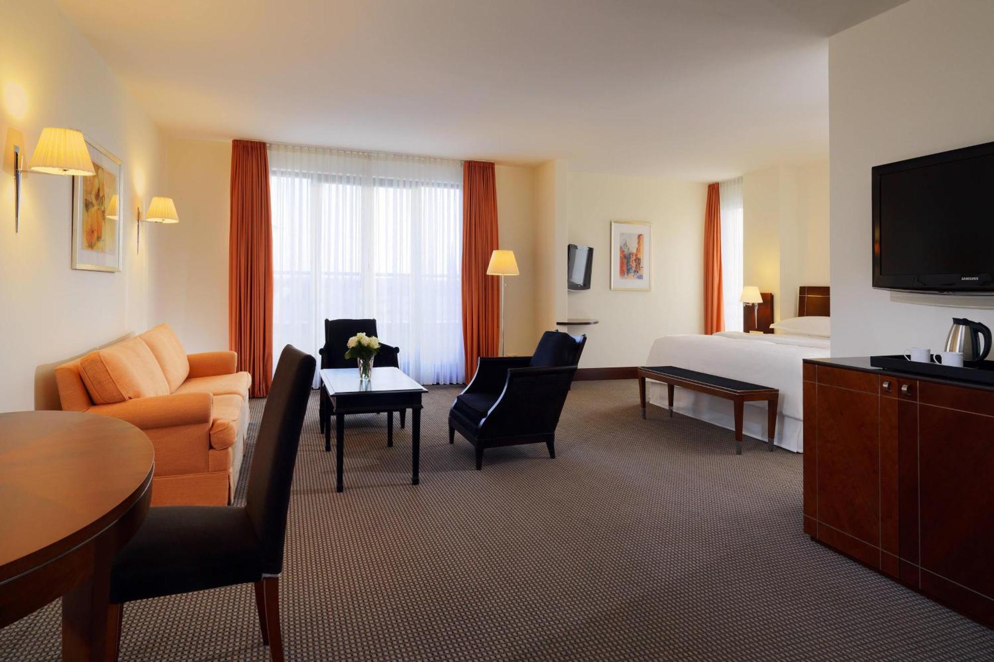 Sheraton Carlton Nuernberg Exterior photo Suite